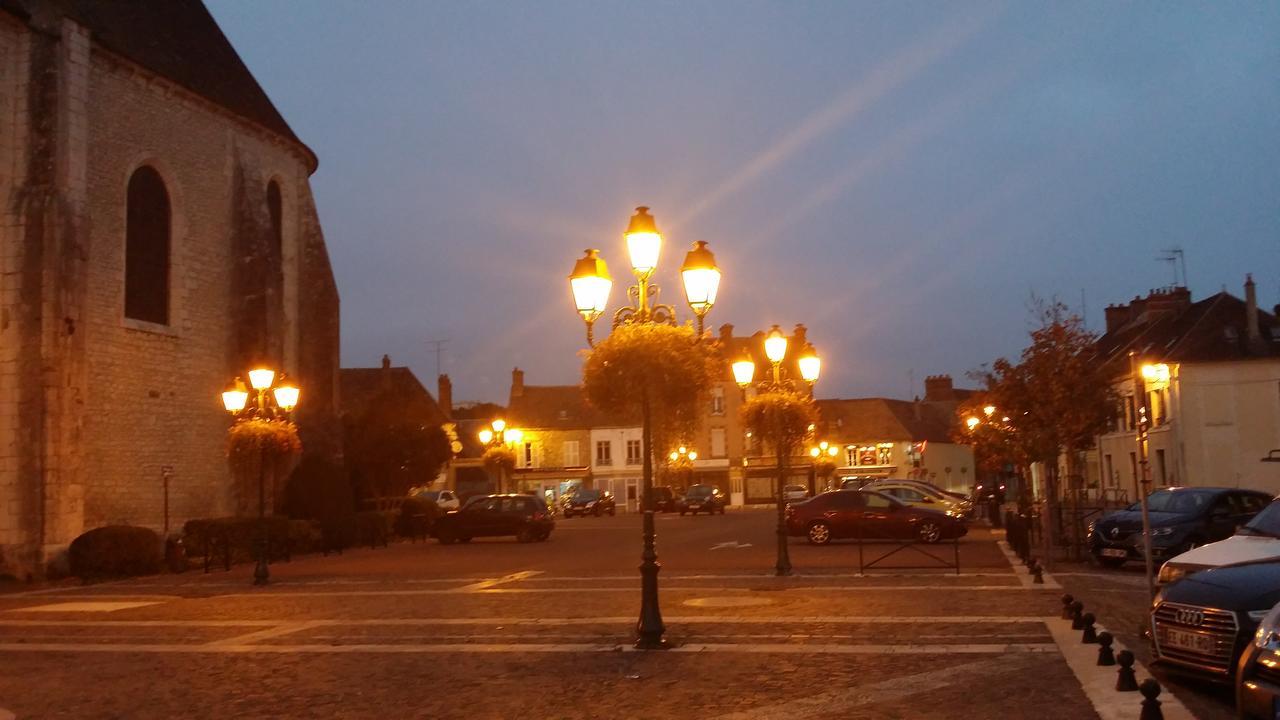 A La Vielle Halle Souppes-sur-Loing ภายนอก รูปภาพ